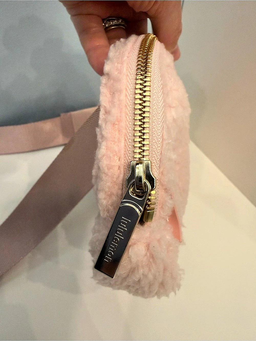 lululemon Everywhere Belt Bag 1L Fleece Pink Crossbody Bag - Picture 5 of 7